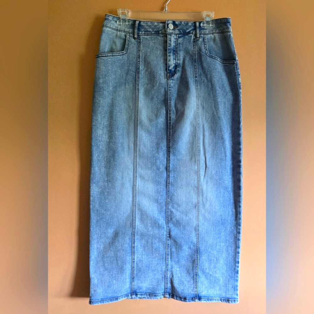 Cato NWT Light Denim Skirt, 6 (waist=15.5")